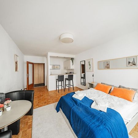 Апартаменты Studio Next To Karlskirche #17 Вена Экстерьер фото